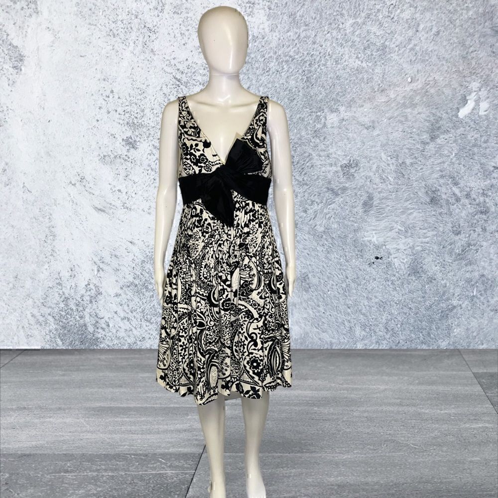 Rickie Freeman Teri Jon Sleeveless V Neck Black & White Dress W Bow Detail